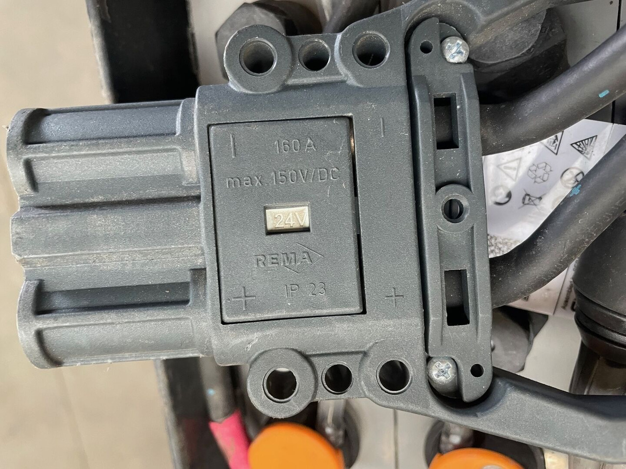 Sunlight I 24 Volt I 3 PzS 375 - Акумулатор за Подемно-транспортна техника: снимка 4 Sunlight I 24 Volt I 3 PzS 375 - Акумулатор за Подемно-транспортна техника: снимка 4