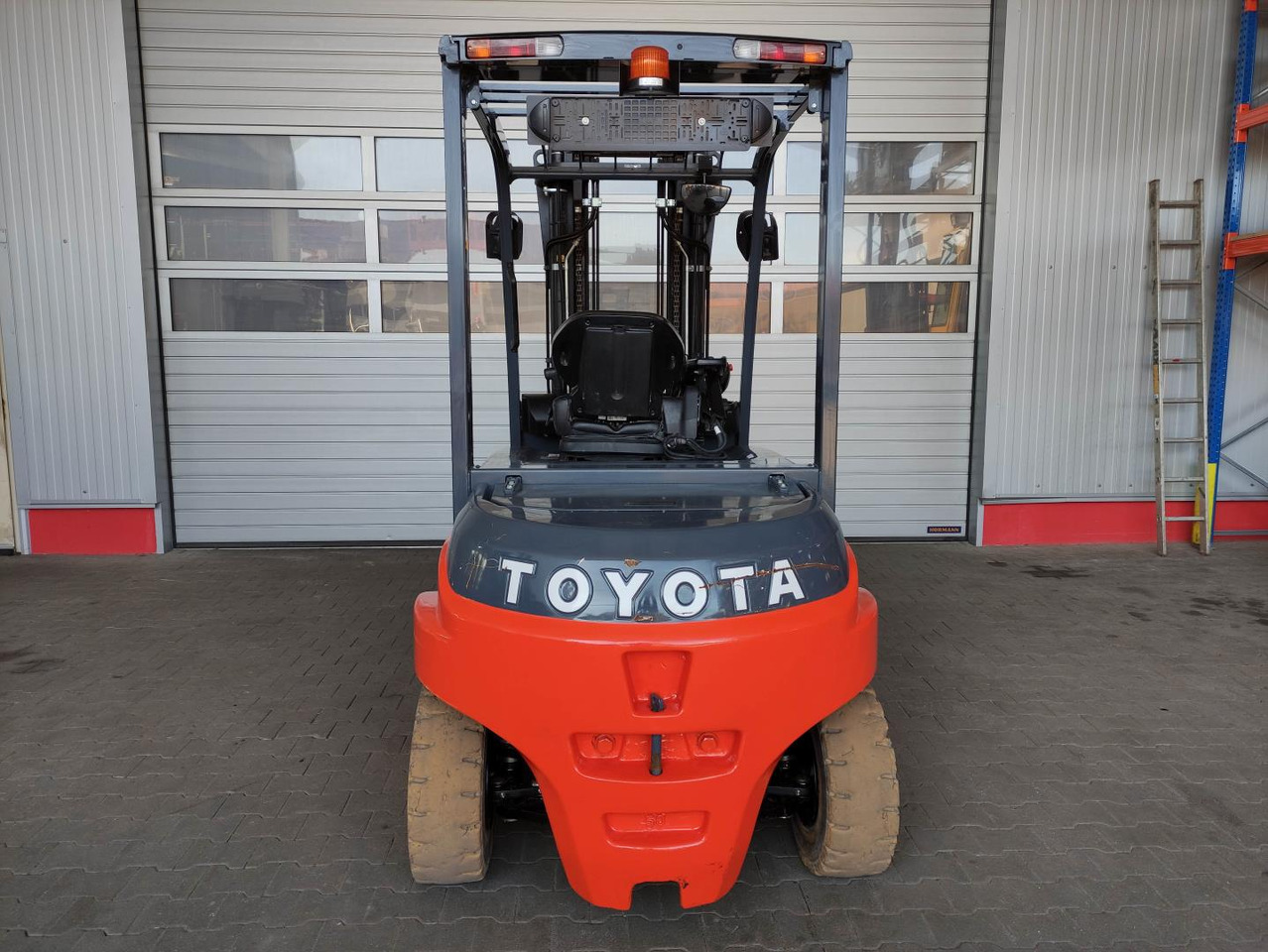 Toyota 8FBMT50 - Електрокар: снимка 4 Toyota 8FBMT50 - Електрокар: снимка 4