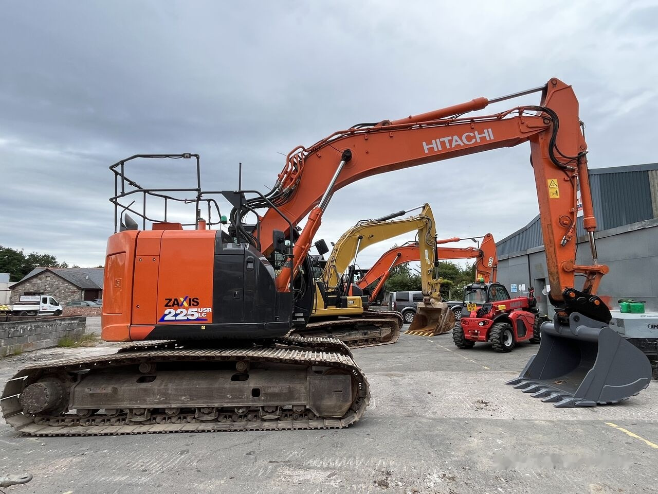 Hitachi ZX225 - Верижен багер: снимка 1 Hitachi ZX225 - Верижен багер: снимка 1