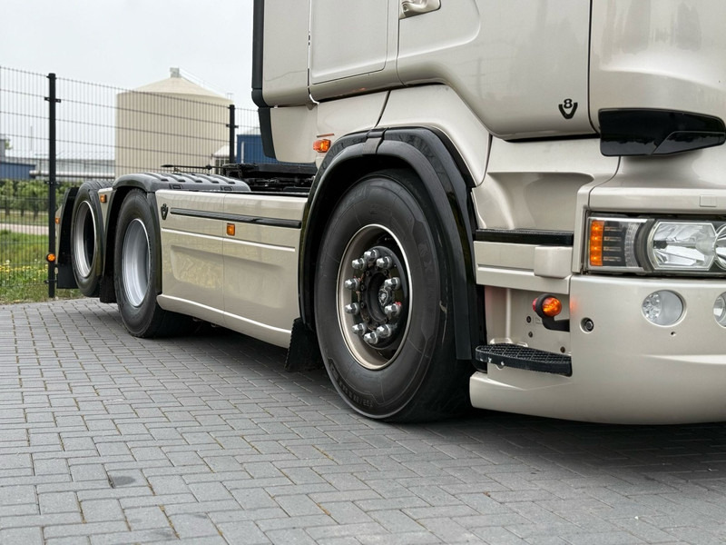 Scania R 580 SHOWTRUCK, VOLLUCHT, VOL SPOILER, RETARDER, SCHUIFSCHOTEL. - Влекач: снимка 3 Scania R 580 SHOWTRUCK, VOLLUCHT, VOL SPOILER, RETARDER, SCHUIFSCHOTEL. - Влекач: снимка 3
