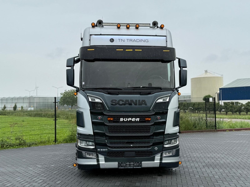 Scania R520 V8 NGS 6 BALLOONS, FULL AIR, RETARDER, 2X TANK, SHOW, FULL SPOILER. - Влекач: снимка 2 Scania R520 V8 NGS 6 BALLOONS, FULL AIR, RETARDER, 2X TANK, SHOW, FULL SPOILER. - Влекач: снимка 2