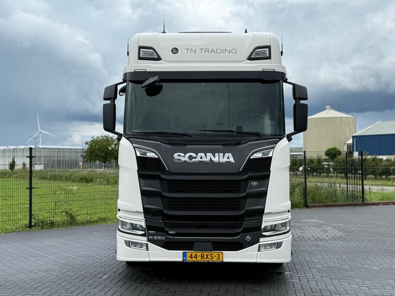Scania R520A6X2/4NB 6X2/4, LEATHER, RETARDER, 2X TANK, TOP. - Влекач: снимка 4 Scania R520A6X2/4NB 6X2/4, LEATHER, RETARDER, 2X TANK, TOP. - Влекач: снимка 4