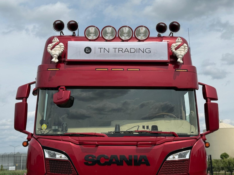 Scania S520 V8 NGS SHOWTRUCK, KLEP IN UITLAAT, 6X2/4, VOLLUCHT, RETARDER. - Влекач: снимка 3 Scania S520 V8 NGS SHOWTRUCK, KLEP IN UITLAAT, 6X2/4, VOLLUCHT, RETARDER. - Влекач: снимка 3