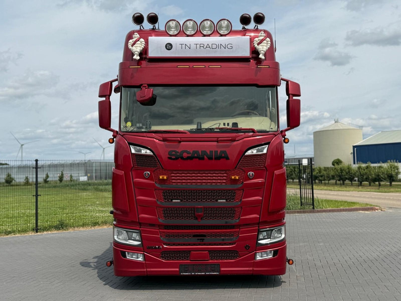 Scania S520 V8 NGS SHOWTRUCK, KLEP IN UITLAAT, 6X2/4, VOLLUCHT, RETARDER. - Влекач: снимка 2 Scania S520 V8 NGS SHOWTRUCK, KLEP IN UITLAAT, 6X2/4, VOLLUCHT, RETARDER. - Влекач: снимка 2