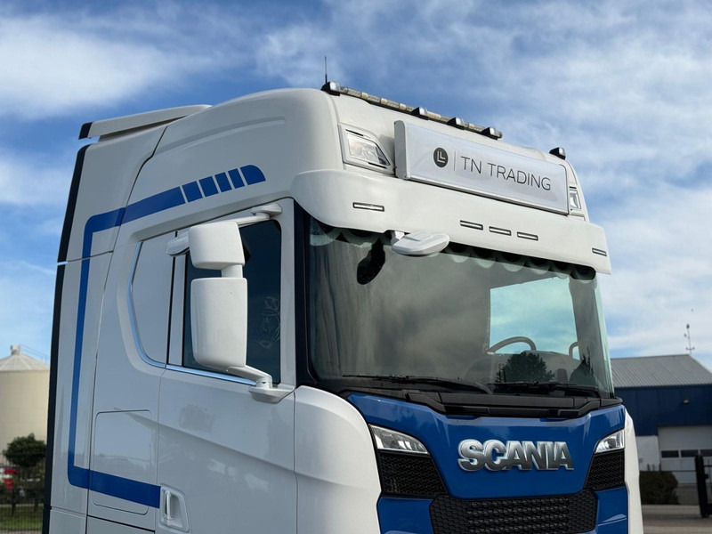 Scania S650 V8 NGS 2.95WB, PTO VOORBEREIDING, VOLLUCHT, KING OF THE ROAD, RETARDER, LEER. - Влекач: снимка 2 Scania S650 V8 NGS 2.95WB, PTO VOORBEREIDING, VOLLUCHT, KING OF THE ROAD, RETARDER, LEER. - Влекач: снимка 2