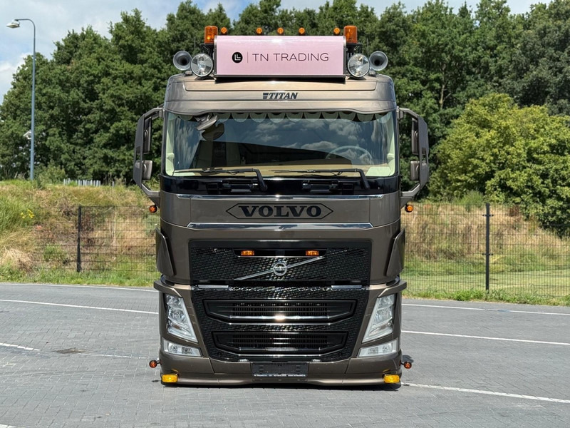 Volvo FH 13.500 SHOW TRUCK, FULL AIR, INTERIOR, TOP, HYDRAULIC. - Влекач: снимка 2 Volvo FH 13.500 SHOW TRUCK, FULL AIR, INTERIOR, TOP, HYDRAULIC. - Влекач: снимка 2