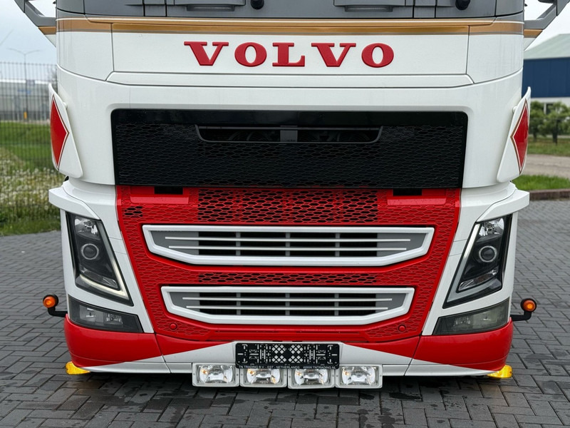 Volvo FH 13.500 SHOWTRUCK, VOLLUCHT, EURO 6, 6X2/4, PTO, SHOW INTERIEUR. - Влекач: снимка 4 Volvo FH 13.500 SHOWTRUCK, VOLLUCHT, EURO 6, 6X2/4, PTO, SHOW INTERIEUR. - Влекач: снимка 4
