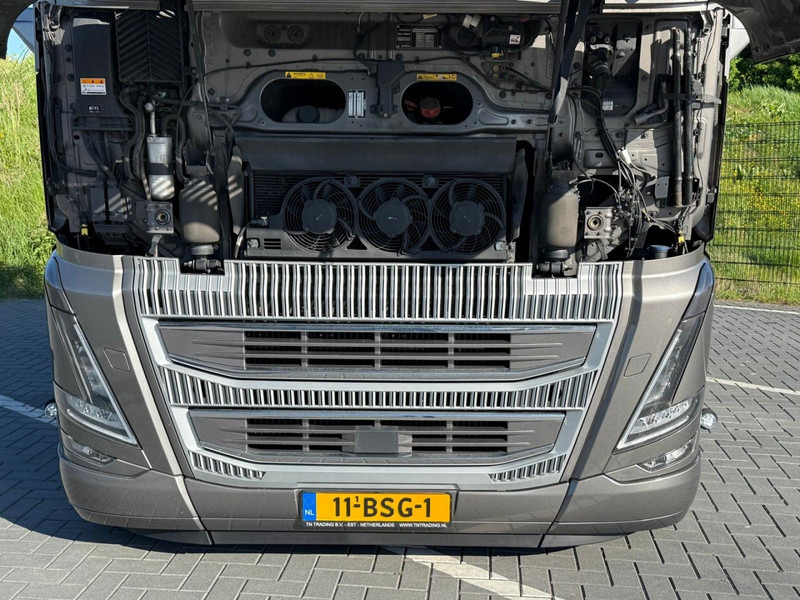 Volvo FH 16.750 FULL AIR, LEATHER, RETARDER, IPARK COOL, FULL! - Влекач: снимка 4 Volvo FH 16.750 FULL AIR, LEATHER, RETARDER, IPARK COOL, FULL! - Влекач: снимка 4