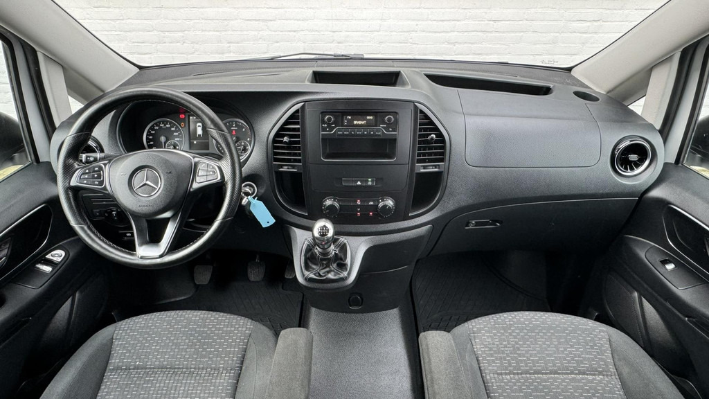 Interior photo 2: Бус с двойна кабина Mercedes-Benz Vito-110 Dubbele Cabine Facelift Comfort Leder stuurwiel Airco Radio+media