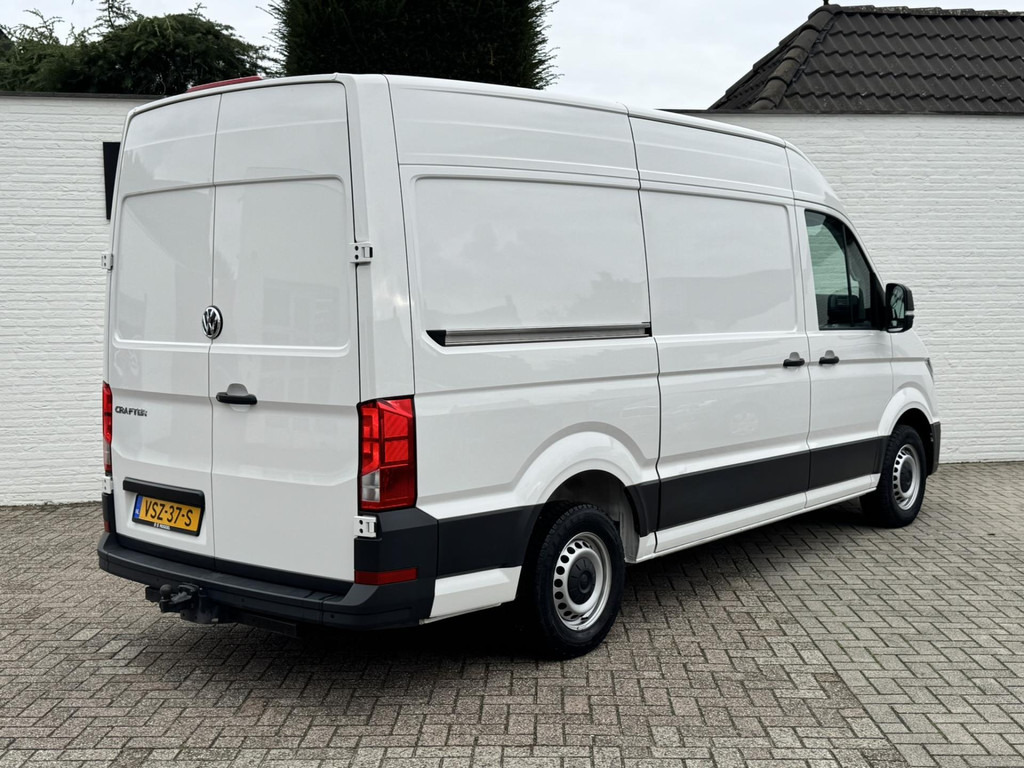 Volkswagen Crafter-30 2.0 TDI L3H3 Highline Carplay DAB Cruise Verwarmde voorruit Trekhaak Lat om Lat - Товарен бус: снимка 2 Volkswagen Crafter-30 2.0 TDI L3H3 Highline Carplay DAB Cruise Verwarmde voorruit Trekhaak Lat om Lat - Товарен бус: снимка 2