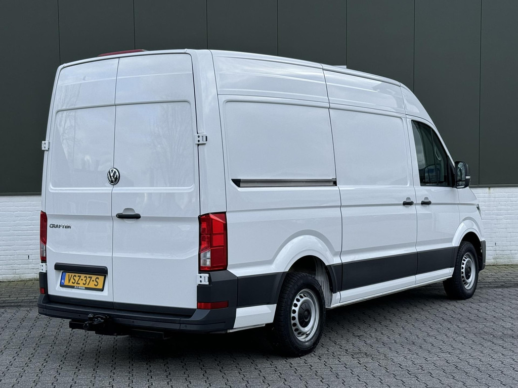 Volkswagen Crafter-30 2.0 TDI L3H3 Highline Carplay DAB Cruise Verwarmde voorruit Trekhaak Lat om Lat - Товарен бус: снимка 2 Volkswagen Crafter-30 2.0 TDI L3H3 Highline Carplay DAB Cruise Verwarmde voorruit Trekhaak Lat om Lat - Товарен бус: снимка 2
