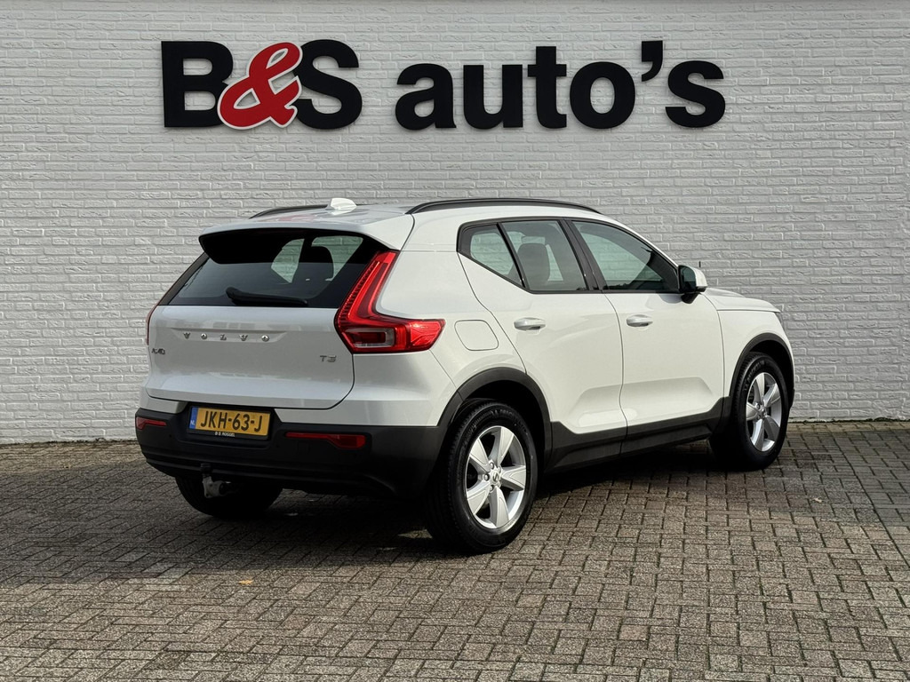 Volvo XC40-1.5 T3 Adaptive cruise Climate control Stoelverwarming Navigatie LED koplampen parkeersensor achter - Лек автомобил: снимка 2 Volvo XC40-1.5 T3 Adaptive cruise Climate control Stoelverwarming Navigatie LED koplampen parkeersensor achter - Лек автомобил: снимка 2