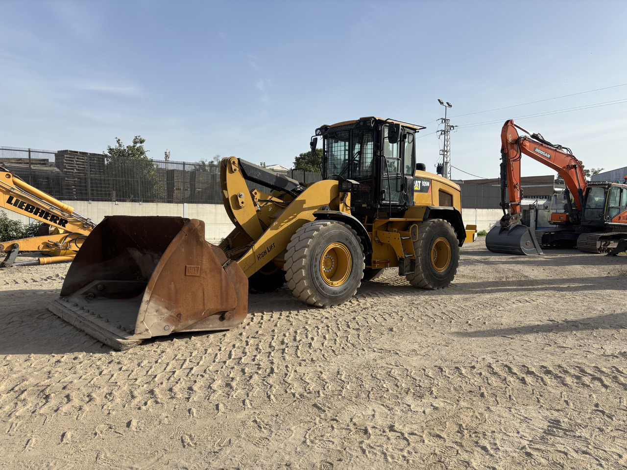 CATERPILLAR 926M - Колесен товарач: снимка 1 CATERPILLAR 926M - Колесен товарач: снимка 1