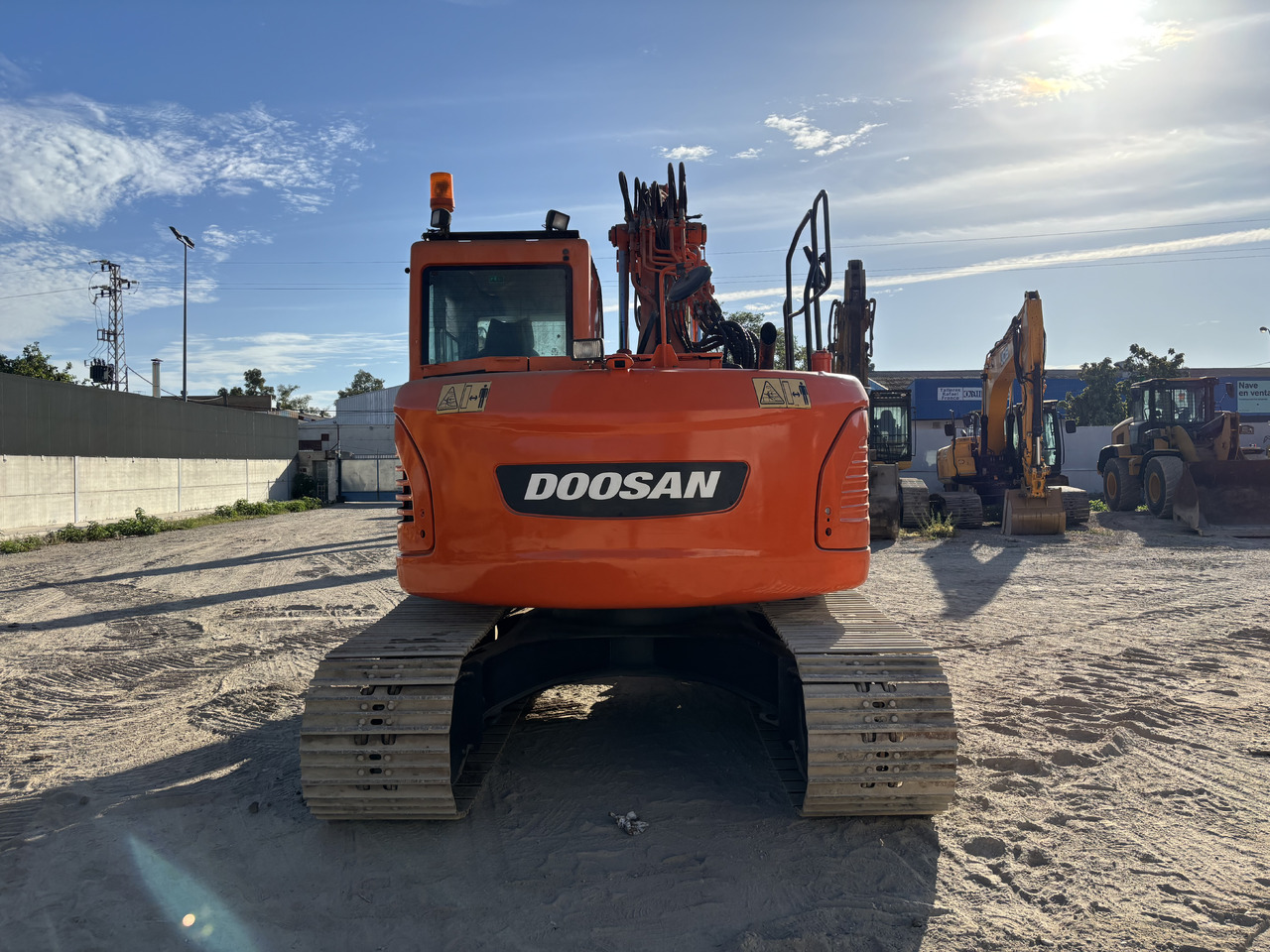 DOOSAN DX140-3 - Верижен багер: снимка 4 DOOSAN DX140-3 - Верижен багер: снимка 4