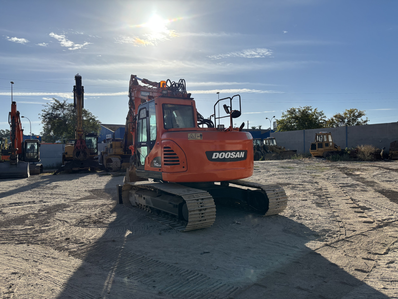 DOOSAN DX140-3 - Верижен багер: снимка 3 DOOSAN DX140-3 - Верижен багер: снимка 3