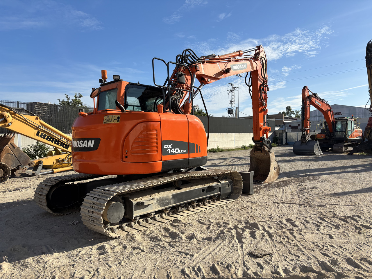 DOOSAN DX140-3 - Верижен багер: снимка 5 DOOSAN DX140-3 - Верижен багер: снимка 5