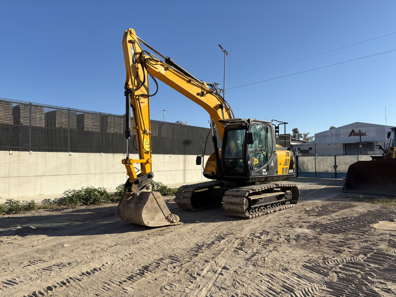 JCB JS131LC - Верижен багер: снимка 1 JCB JS131LC - Верижен багер: снимка 1