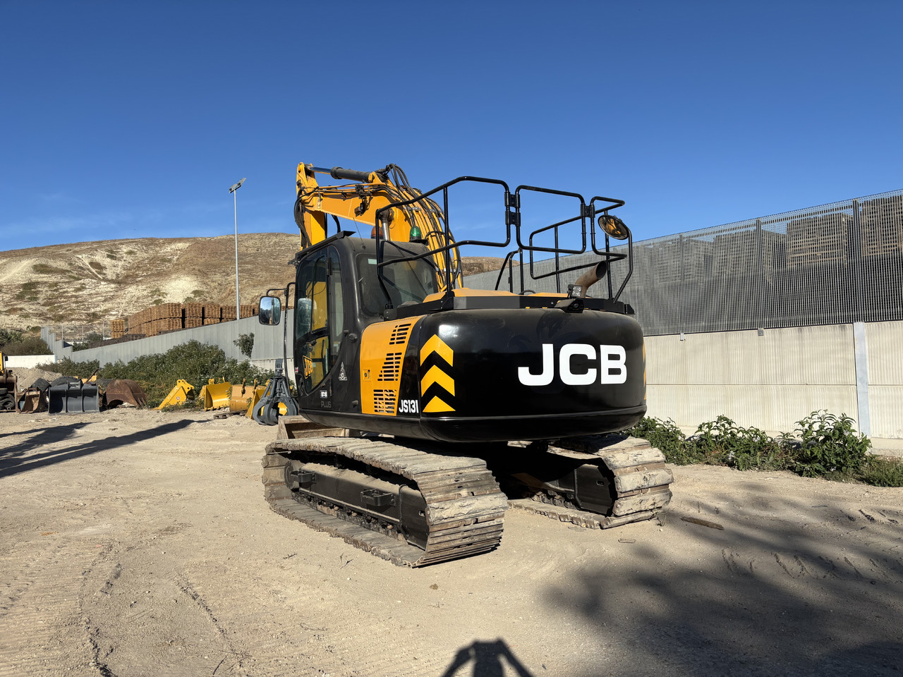 JCB JS131LC - Верижен багер: снимка 3 JCB JS131LC - Верижен багер: снимка 3