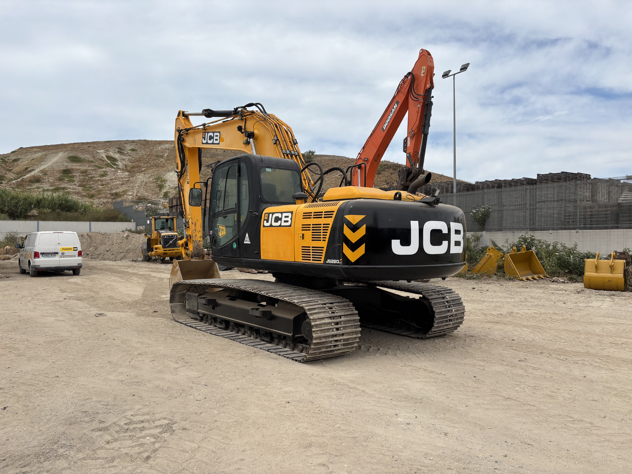 JCB JS220LC - Верижен багер: снимка 3 JCB JS220LC - Верижен багер: снимка 3