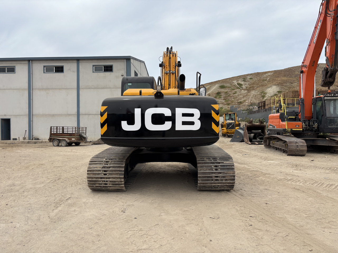 JCB JS220LC - Верижен багер: снимка 4 JCB JS220LC - Верижен багер: снимка 4