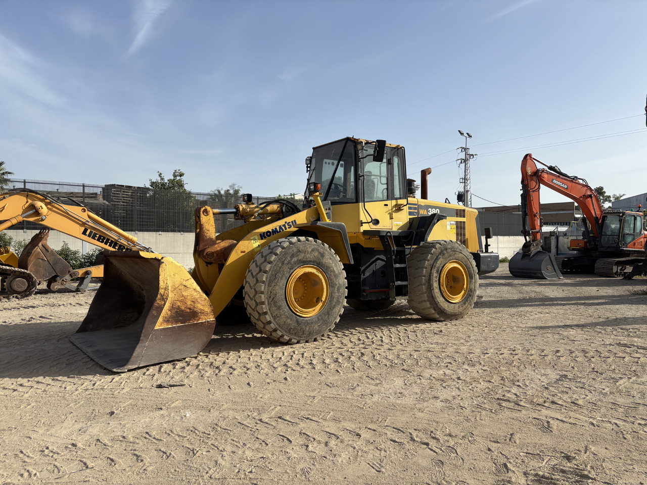 KOMATSU WA380-6 - Товарач: снимка 1 KOMATSU WA380-6 - Товарач: снимка 1