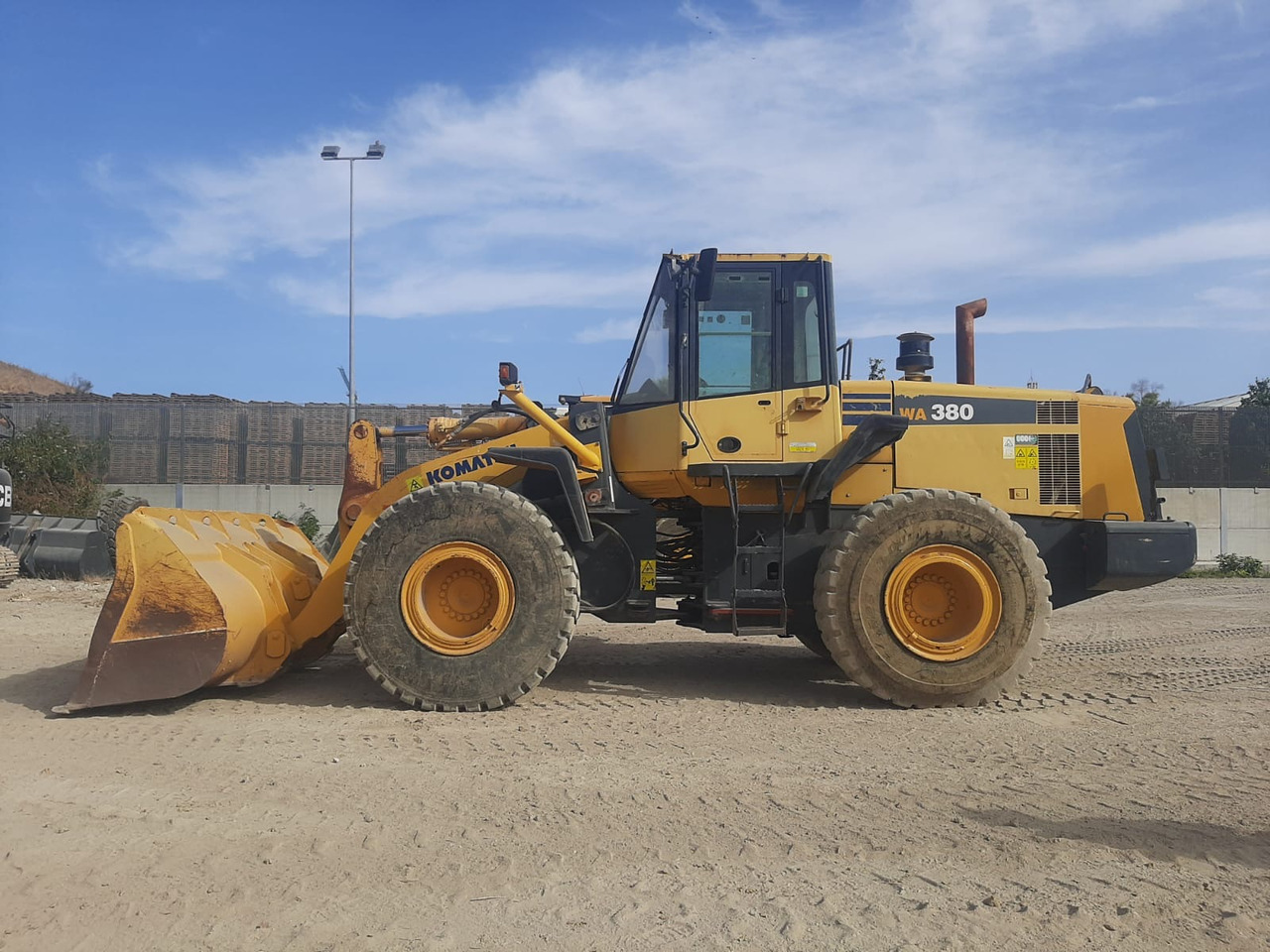 KOMATSU WA380-6 - Товарач: снимка 2 KOMATSU WA380-6 - Товарач: снимка 2