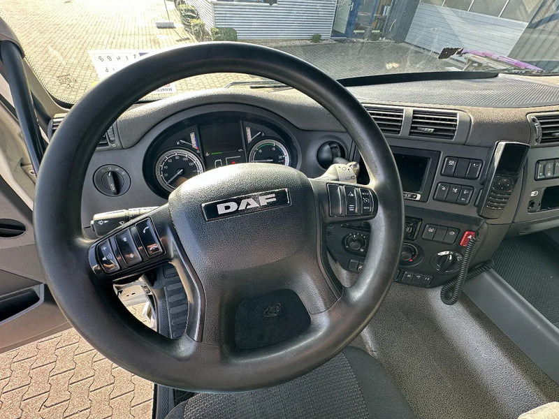 Камион с брезент DAF CF 330 6X2*4 Schuifzeil / Laadklep / Kooiaap 05-2026 Apk!: снимка 18