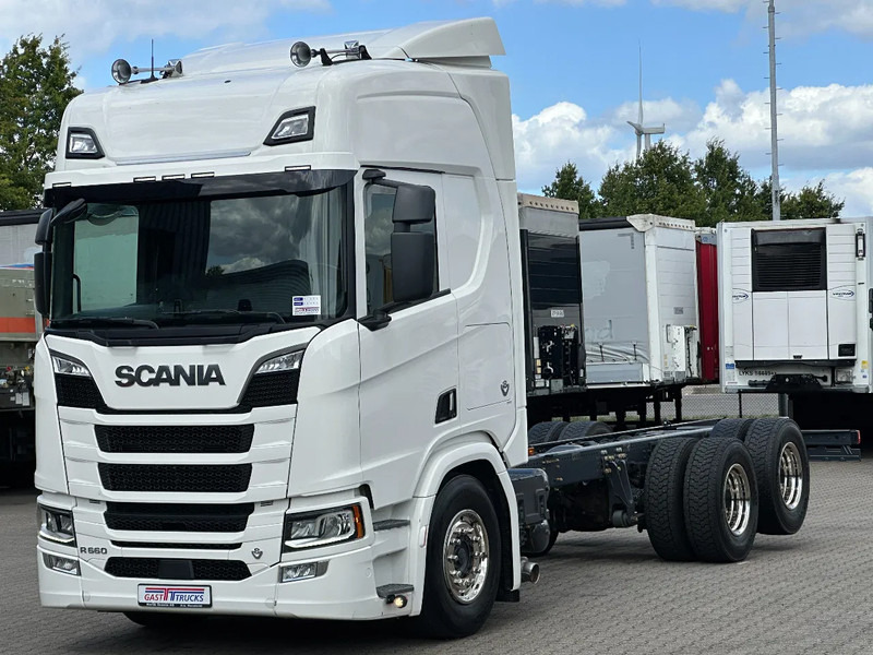 Scania R660 V8 6x4 Chassis with Lift-Axle / Retarder / 445 Tkm / Wb 4.75 / Full Air! - Шаси кабина: снимка 1 Scania R660 V8 6x4 Chassis with Lift-Axle / Retarder / 445 Tkm / Wb 4.75 / Full Air! - Шаси кабина: снимка 1