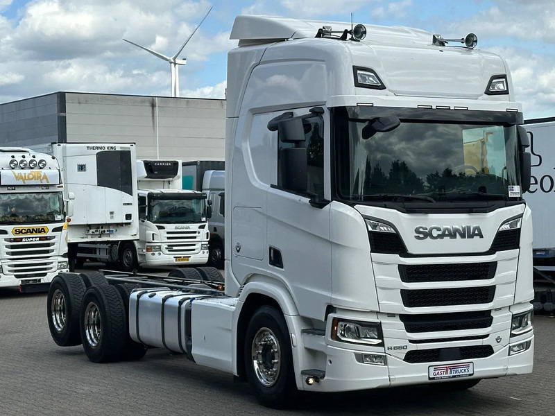 Scania R660 V8 6x4 Chassis with Lift-Axle / Retarder / 445 Tkm / Wb 4.75 / Full Air! - Шаси кабина: снимка 2 Scania R660 V8 6x4 Chassis with Lift-Axle / Retarder / 445 Tkm / Wb 4.75 / Full Air! - Шаси кабина: снимка 2