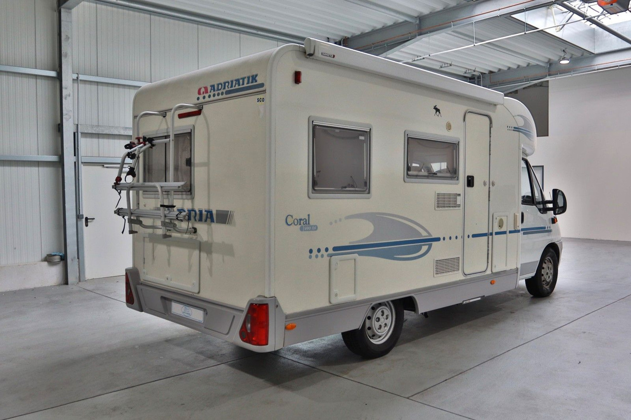 Adria Coral 590 DS / Festbett / Sehr gepflegt - Полуинтегриран кемпер: снимка 4 Adria Coral 590 DS / Festbett / Sehr gepflegt - Полуинтегриран кемпер: снимка 4