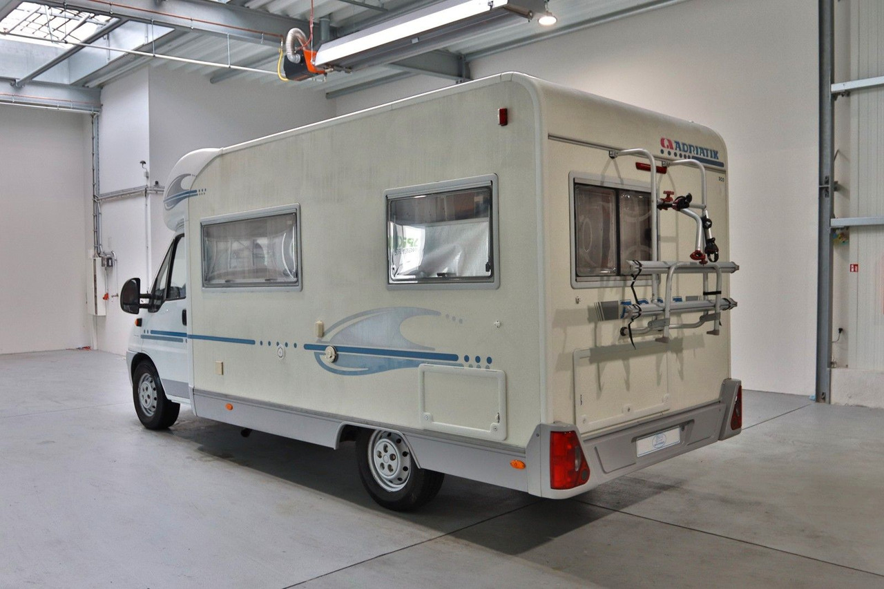Adria Coral 590 DS / Festbett / Sehr gepflegt - Полуинтегриран кемпер: снимка 3 Adria Coral 590 DS / Festbett / Sehr gepflegt - Полуинтегриран кемпер: снимка 3