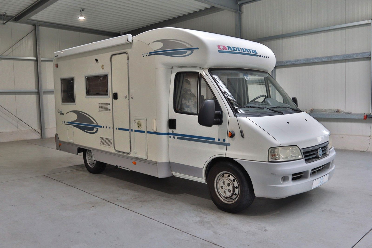 Adria Coral 590 DS / Festbett / Sehr gepflegt - Полуинтегриран кемпер: снимка 1 Adria Coral 590 DS / Festbett / Sehr gepflegt - Полуинтегриран кемпер: снимка 1