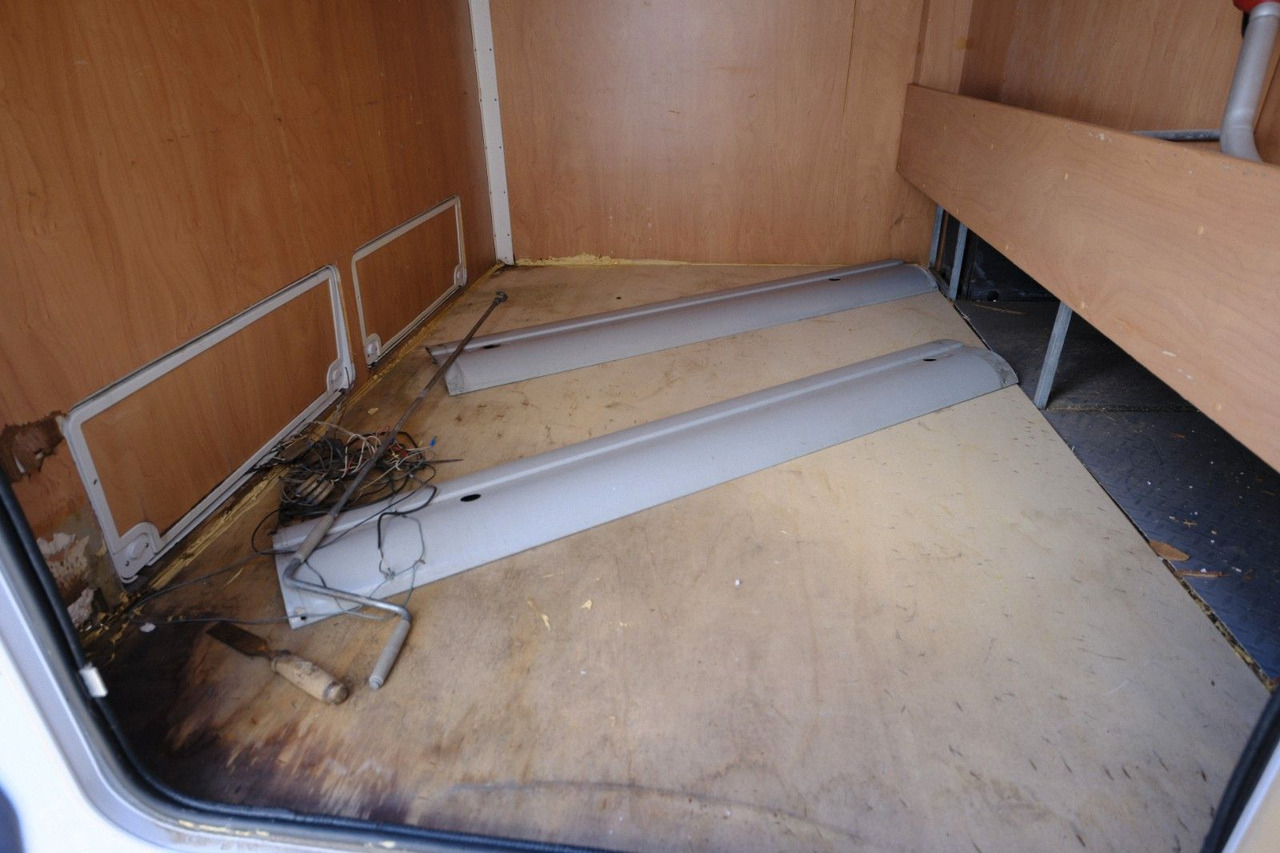 Bürstner A 747-2/Festbett+Garage/Klima/Markise/dop.Boden Bürstner A 747-2/Festbett+Garage/Klima/Markise/dop.Boden - Алковен кемпер: снимка 5 Bürstner A 747-2/Festbett+Garage/Klima/Markise/dop.Boden Bürstner A 747-2/Festbett+Garage/Klima/Markise/dop.Boden - Алковен кемпер: снимка 5