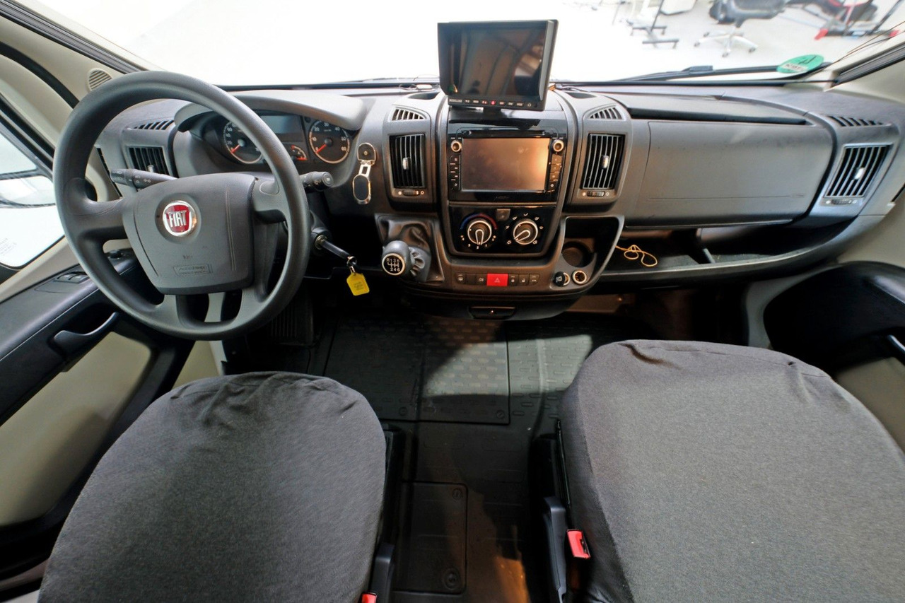 Carado A 464/Festbett/Garage/2xKlima/Markise - Алковен кемпер: снимка 5 Carado A 464/Festbett/Garage/2xKlima/Markise - Алковен кемпер: снимка 5