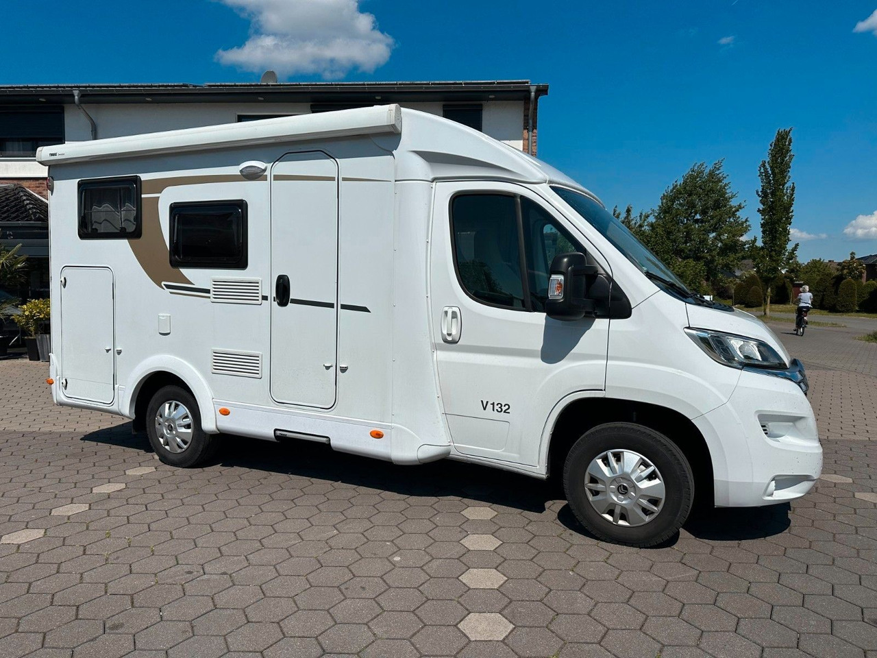 Carado V 132/Festbett/Garage/Klima/Markise/Finanzierung - Полуинтегриран кемпер: снимка 2 Carado V 132/Festbett/Garage/Klima/Markise/Finanzierung - Полуинтегриран кемпер: снимка 2