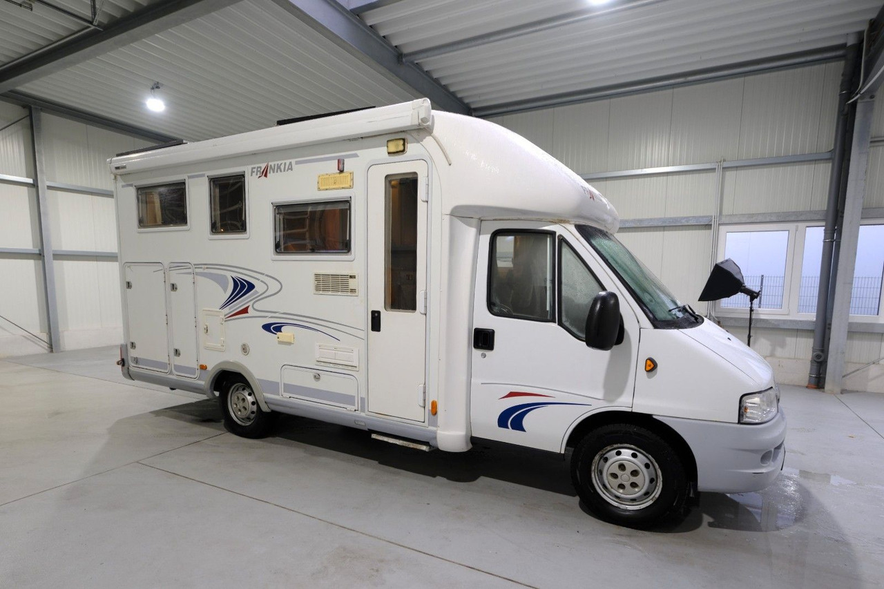 Frankia T 650 BD/Festbett/Garage/Solar/Markise Frankia T 650 BD/Festbett/Garage/Solar/Markise - Полуинтегриран кемпер: снимка 1 Frankia T 650 BD/Festbett/Garage/Solar/Markise Frankia T 650 BD/Festbett/Garage/Solar/Markise - Полуинтегриран кемпер: снимка 1
