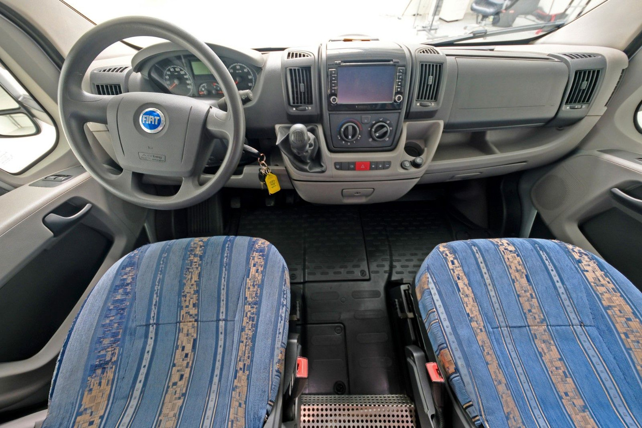 LMC Liberty A 700 G/ Festbett/Garage/6 Schlafplätze - Алковен кемпер: снимка 5 LMC Liberty A 700 G/ Festbett/Garage/6 Schlafplätze - Алковен кемпер: снимка 5