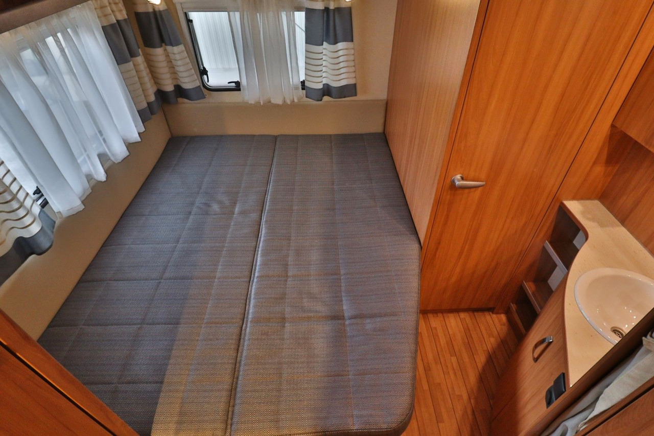 Каравана Weinsberg CarOne 740 UDF/Festbett+Etagenbetten/Mover Weinsberg CarOne 740 UDF/Festbett+Etagenbetten/Mover: снимка 16