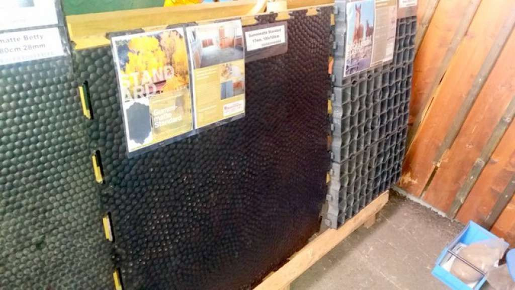 Grüter Puzzlematte Standard 100x100cm (08913) - Техника за животновъдство: снимка 2 Grüter Puzzlematte Standard 100x100cm (08913) - Техника за животновъдство: снимка 2