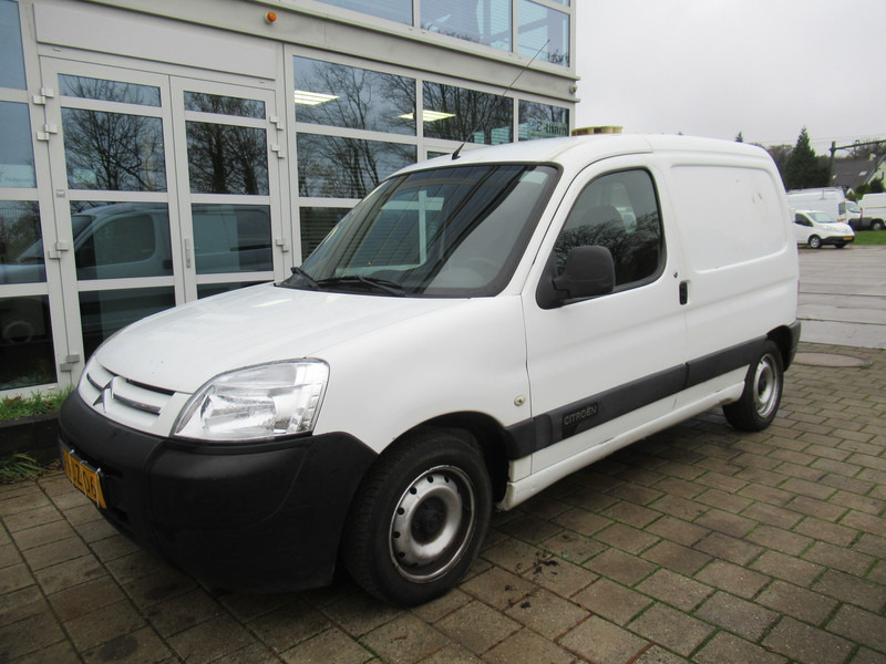 Citroën Berlingo 1.6 HDI 66KW 600 First AHK Schuifdeur - Малък ван: снимка 4 Citroën Berlingo 1.6 HDI 66KW 600 First AHK Schuifdeur - Малък ван: снимка 4