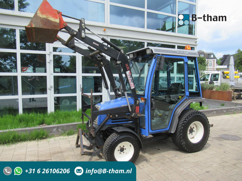 Iseki TF321H 4x4 + Cabine + Voorlader + Fronthef - Трактор: снимка 1 Iseki TF321H 4x4 + Cabine + Voorlader + Fronthef - Трактор: снимка 1