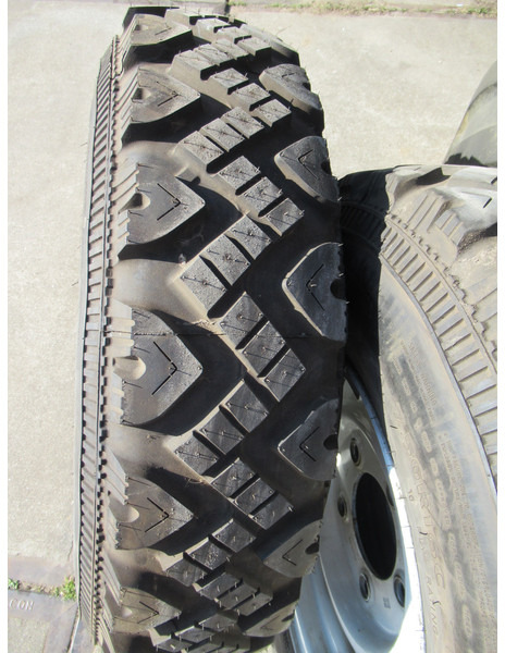 Land Rover Defender 7.50R16 2 x Velg ( staal ) + Band - Комплект колела за Лек автомобил: снимка 2 Land Rover Defender 7.50R16 2 x Velg ( staal ) + Band - Комплект колела за Лек автомобил: снимка 2