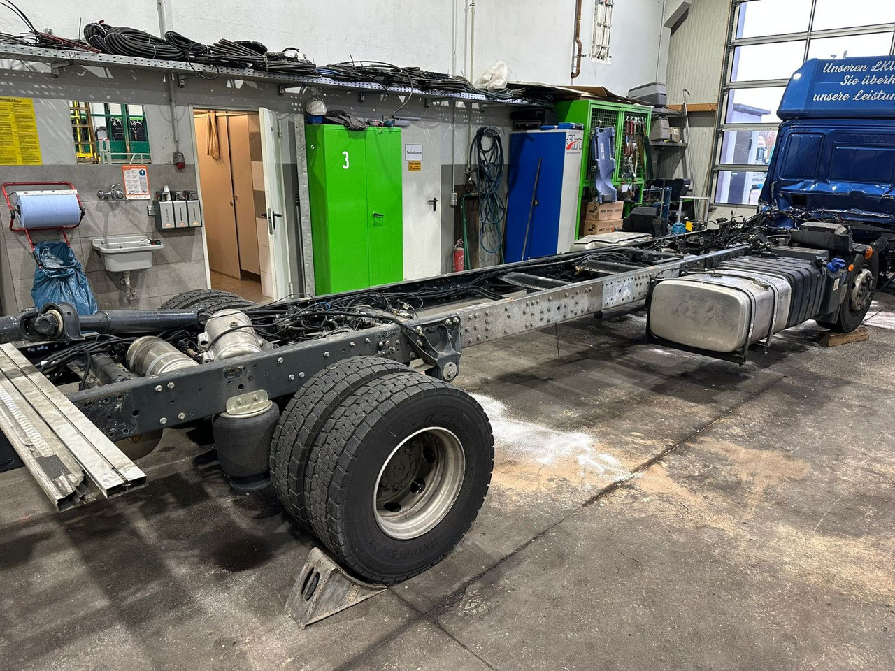 Iveco 110EL25 Unfallchassis ohne Motor/Getriebe - Шаси кабина: снимка 1 Iveco 110EL25 Unfallchassis ohne Motor/Getriebe - Шаси кабина: снимка 1