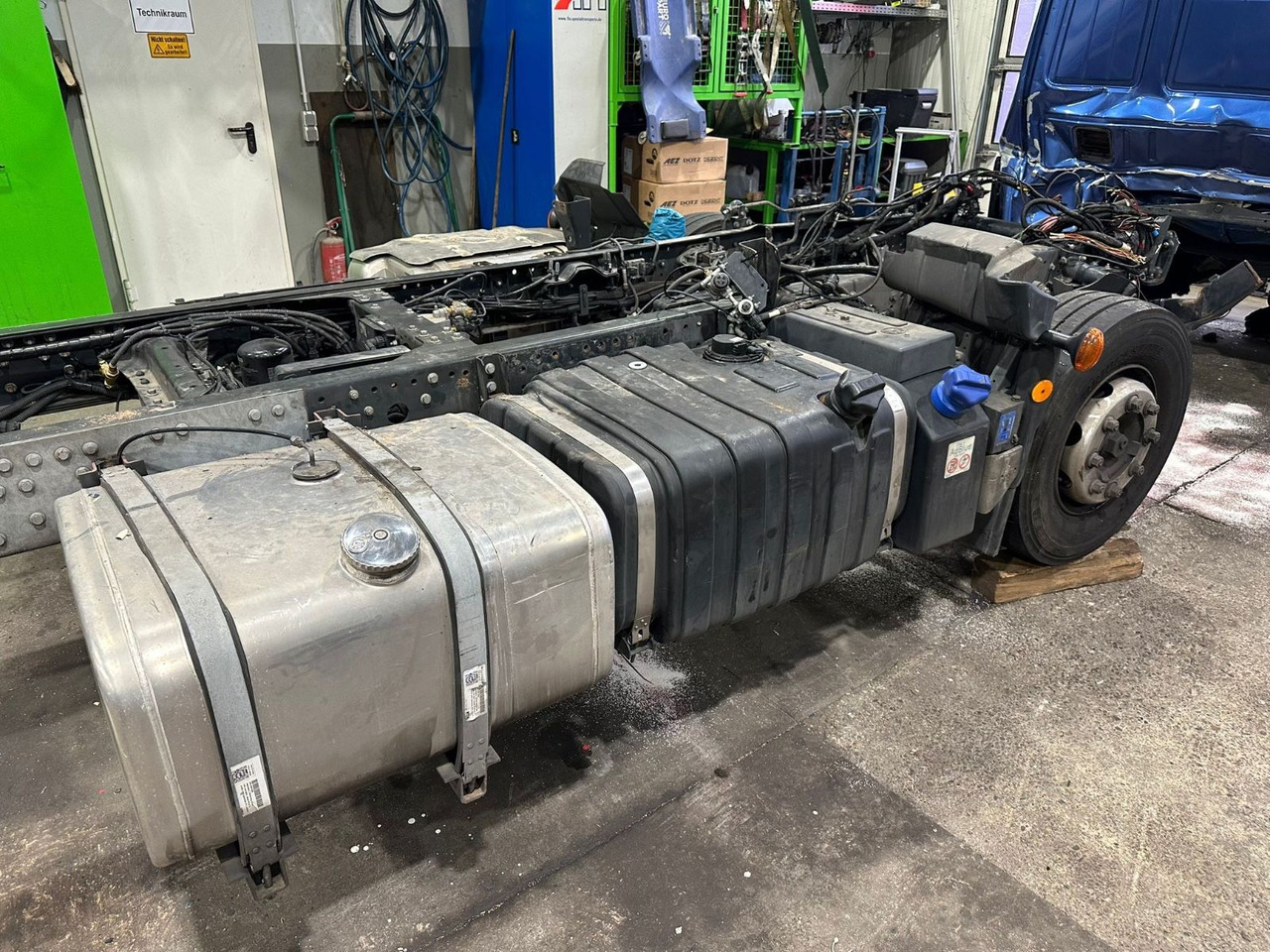 Iveco 110EL25 Unfallchassis ohne Motor/Getriebe - Шаси кабина: снимка 2 Iveco 110EL25 Unfallchassis ohne Motor/Getriebe - Шаси кабина: снимка 2