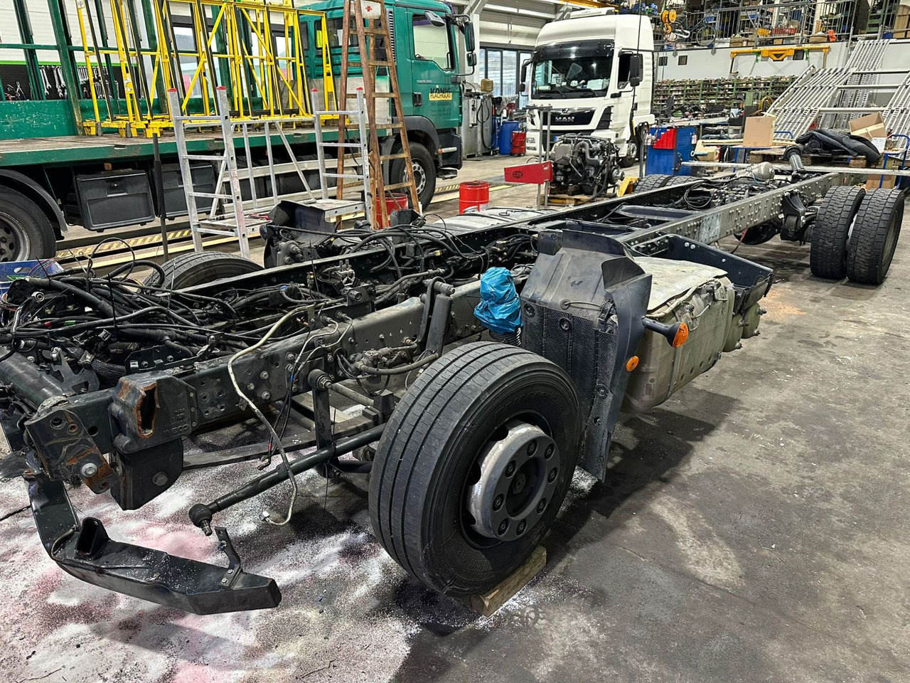 Iveco 110EL25 Unfallchassis ohne Motor/Getriebe - Шаси кабина: снимка 4 Iveco 110EL25 Unfallchassis ohne Motor/Getriebe - Шаси кабина: снимка 4