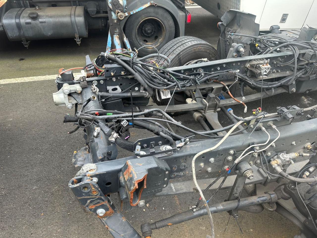 Iveco 110EL25 Unfallchassis ohne Motor/Getriebe - Шаси кабина: снимка 5 Iveco 110EL25 Unfallchassis ohne Motor/Getriebe - Шаси кабина: снимка 5