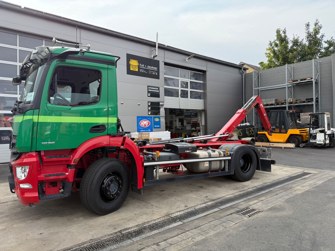Mercedes-Benz Arocs 1836/10,7L/Hiab Ultima 14S/4x2/Autom./Top - Мултилифт с кука камион: снимка 3 Mercedes-Benz Arocs 1836/10,7L/Hiab Ultima 14S/4x2/Autom./Top - Мултилифт с кука камион: снимка 3