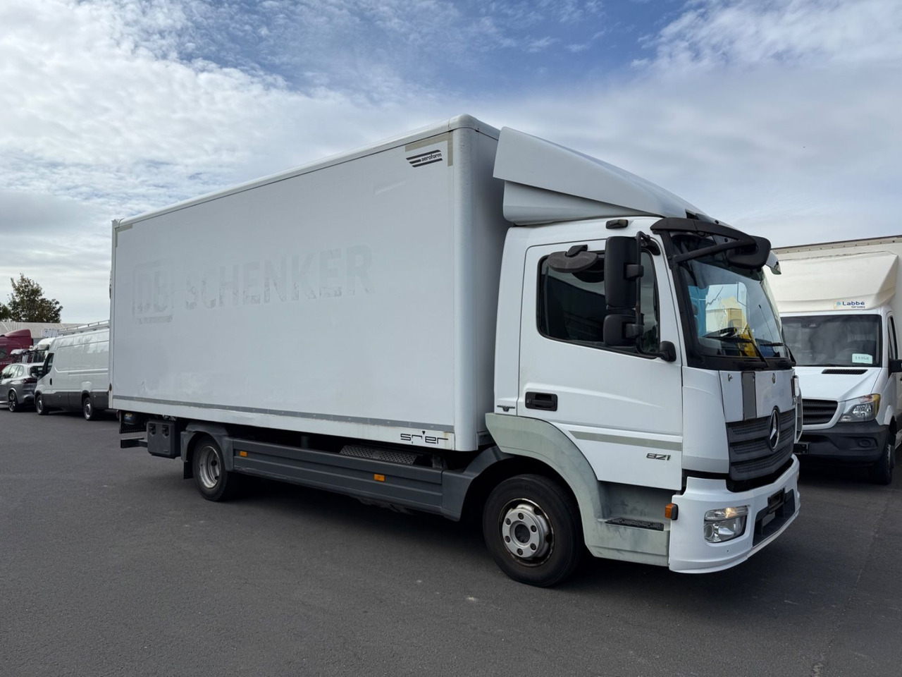 Mercedes-Benz Atego 3 4x2 821 4x2 LBW / Ahk. / Palfinger / 6m - Камион фургон: снимка 3 Mercedes-Benz Atego 3 4x2 821 4x2 LBW / Ahk. / Palfinger / 6m - Камион фургон: снимка 3