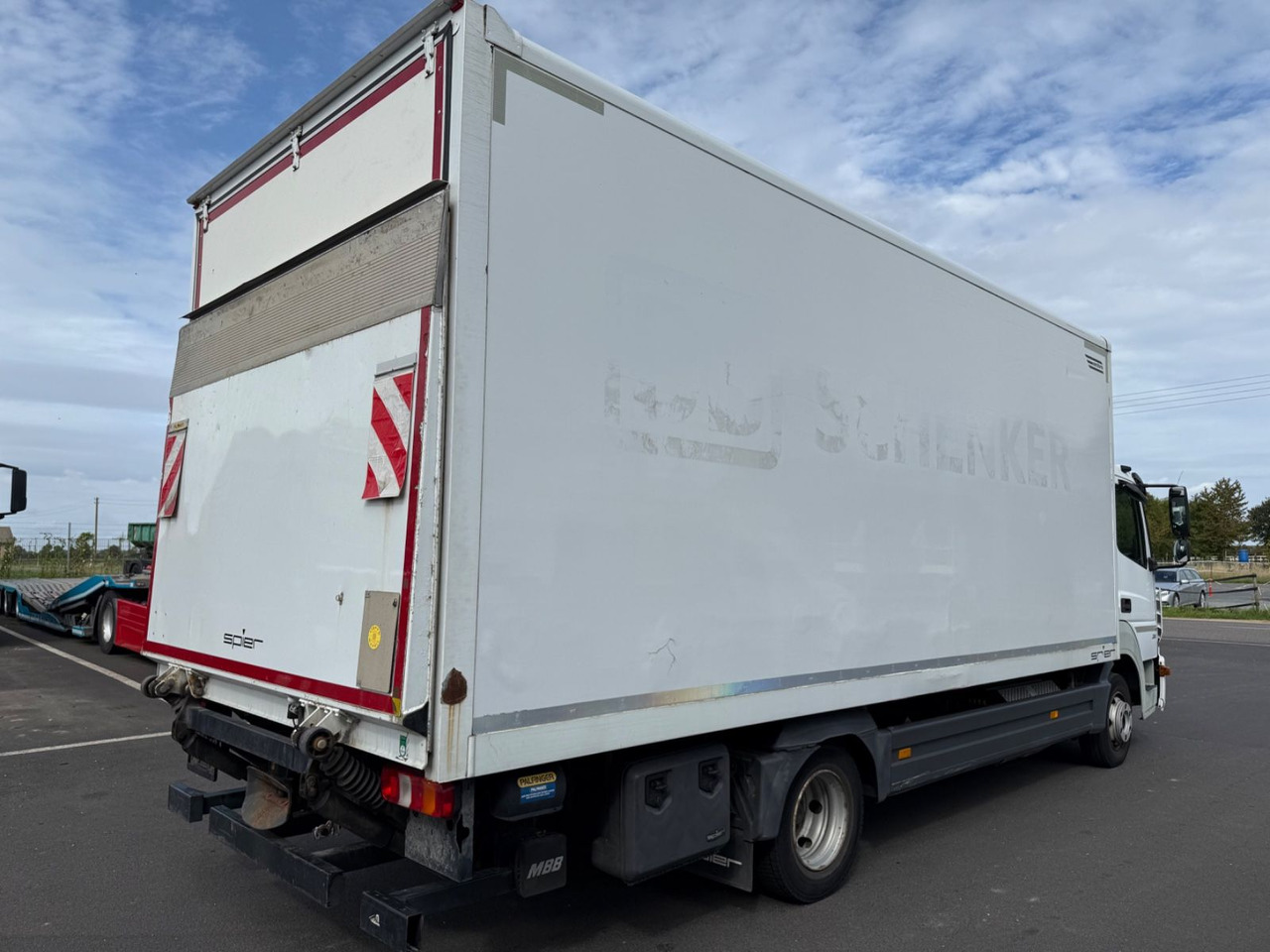 Mercedes-Benz Atego 3 4x2 821 4x2 LBW / Ahk. / Palfinger / 6m - Камион фургон: снимка 5 Mercedes-Benz Atego 3 4x2 821 4x2 LBW / Ahk. / Palfinger / 6m - Камион фургон: снимка 5