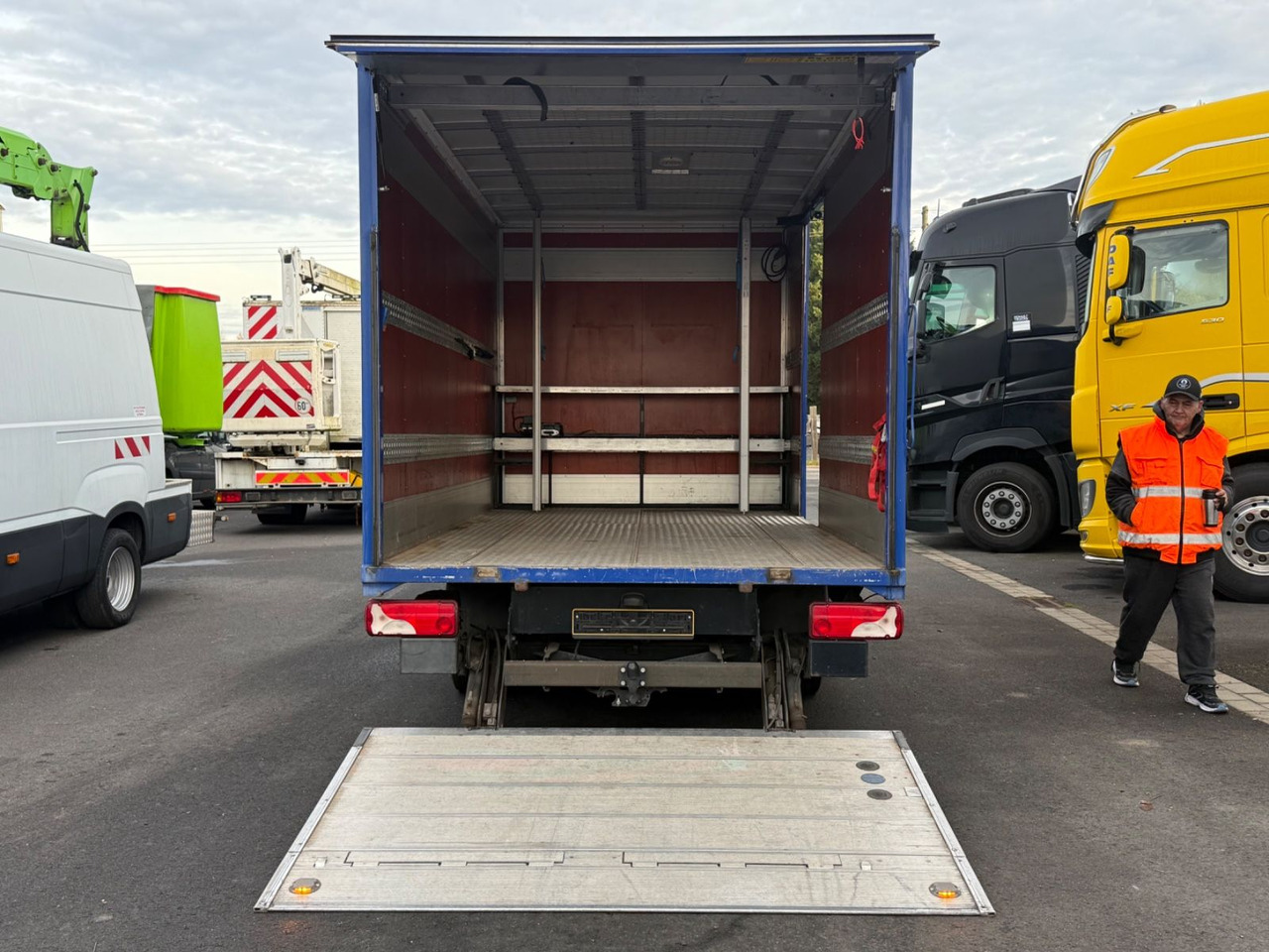 Mercedes-Benz Sprinter II 513 cdi Koffer, Lbw, Ahk, Winde - Лекотоварен автомобил фургон: снимка 5 Mercedes-Benz Sprinter II 513 cdi Koffer, Lbw, Ahk, Winde - Лекотоварен автомобил фургон: снимка 5